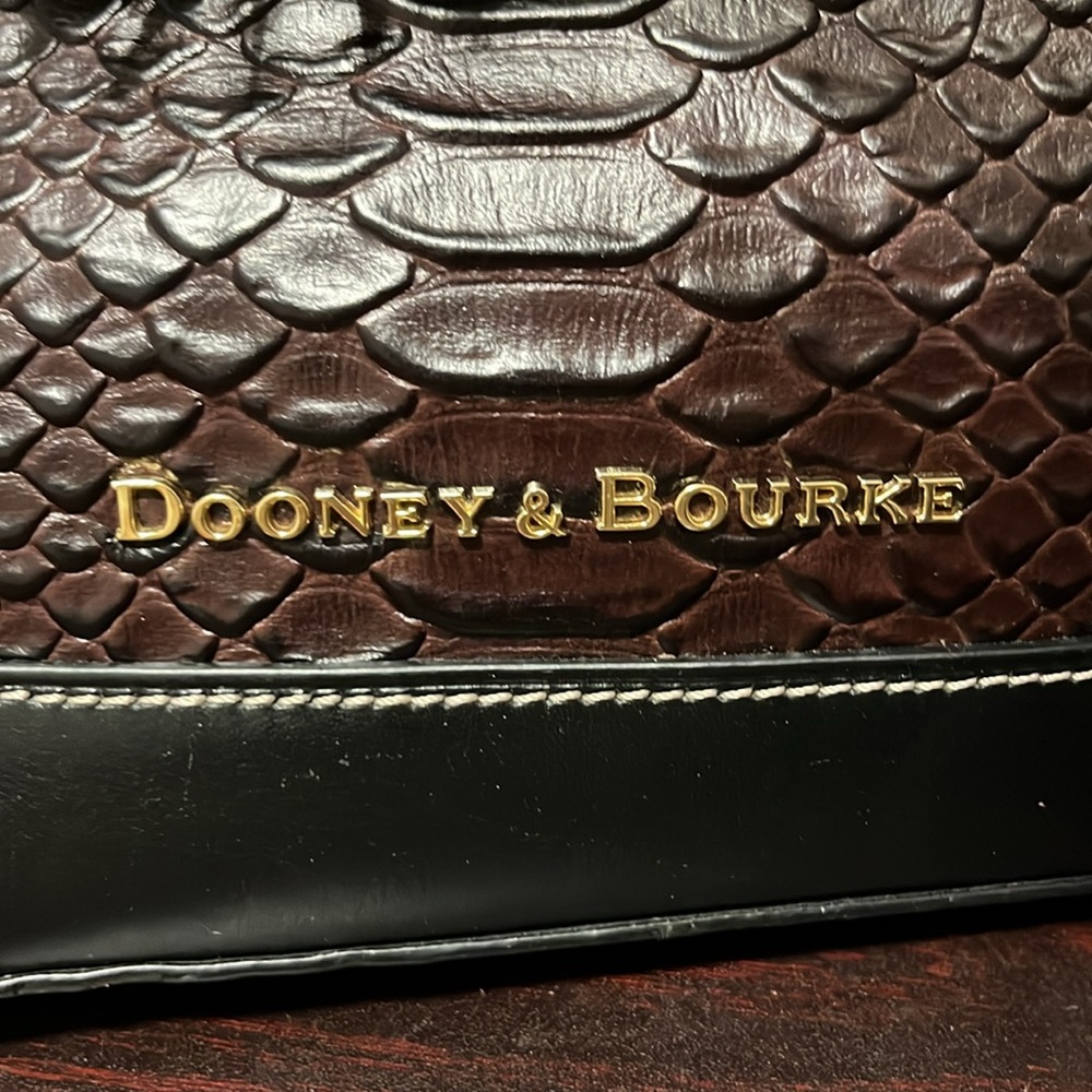 Brown croco Dooney & Burke bucket bag - Picture 5 of 8